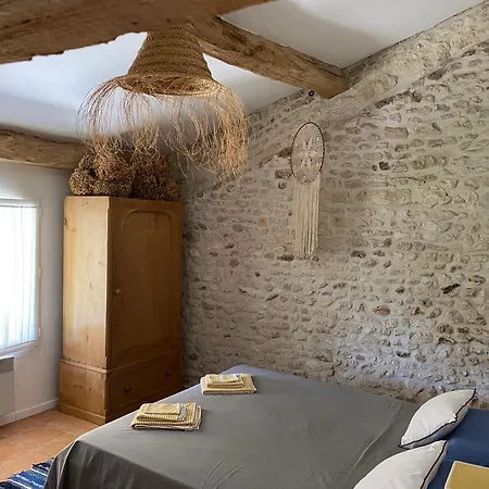 Les Volets Bleus Hébergement de vacances Brie-sous-Mortagne