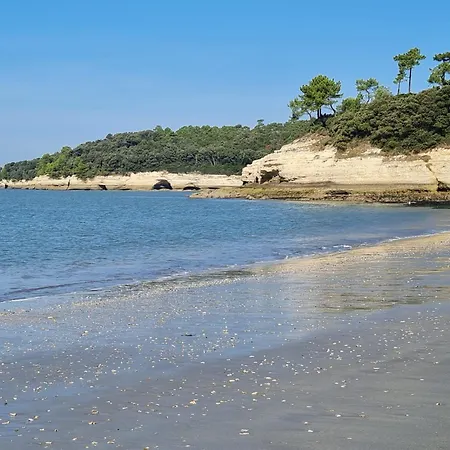 Les Volets Bleus Brie-sous-Mortagne