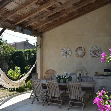 Hébergement de vacances Les Volets Bleus Brie-sous-Mortagne