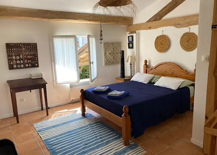 Les Volets Bleus Brie-sous-Mortagne