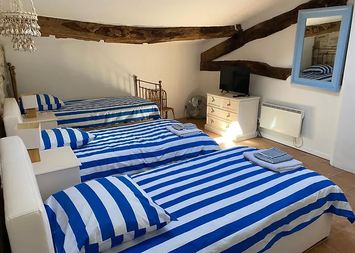 Les Volets Bleus Сasa de vacaciones Brie-sous-Mortagne