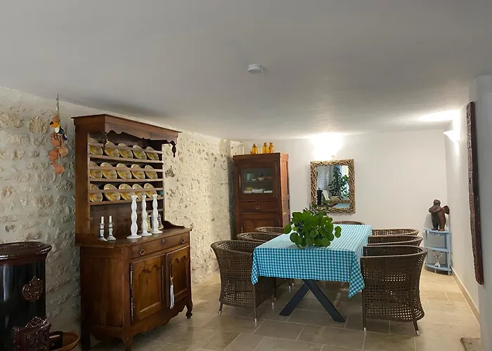 Les Volets Bleus Brie-sous-Mortagne