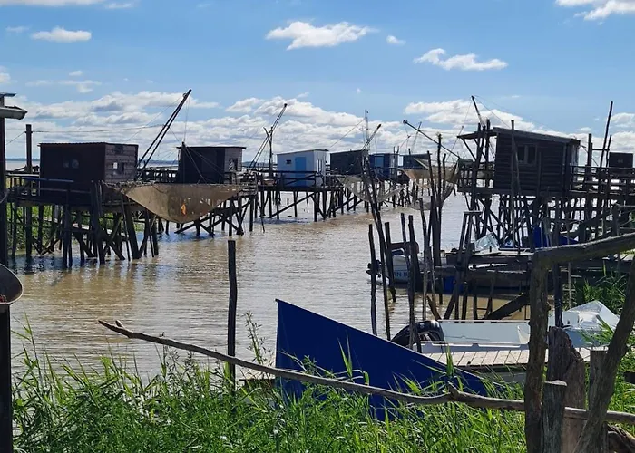 Les Volets Bleus Brie-sous-Mortagne