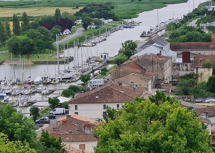 Les Volets Bleus Brie-sous-Mortagne