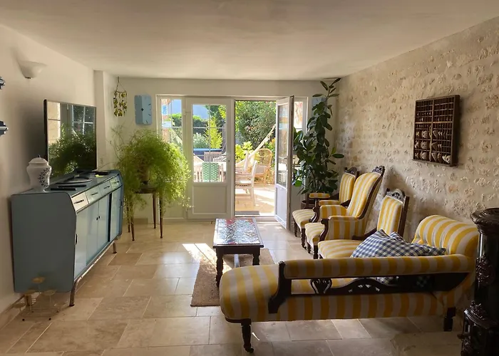 Les Volets Bleus Сasa de vacaciones *