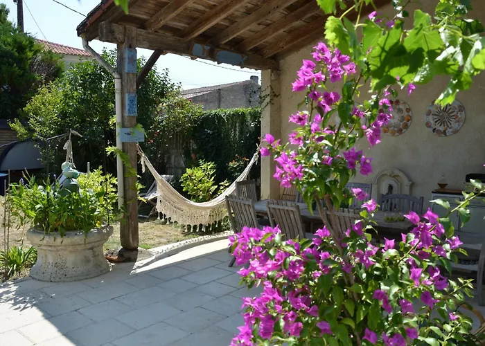 Les Volets Bleus Сasa de vacaciones *